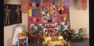 Ofrenda with large quilt and banners