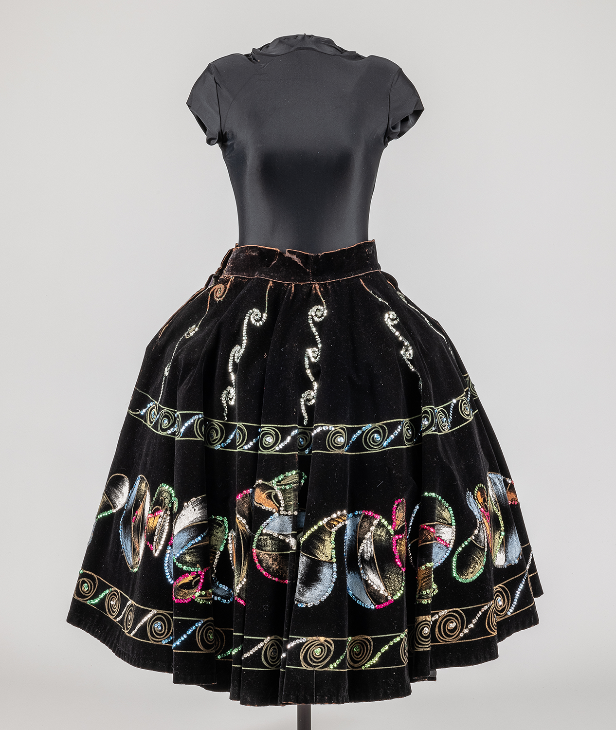 2014 28 Front Cropped Web