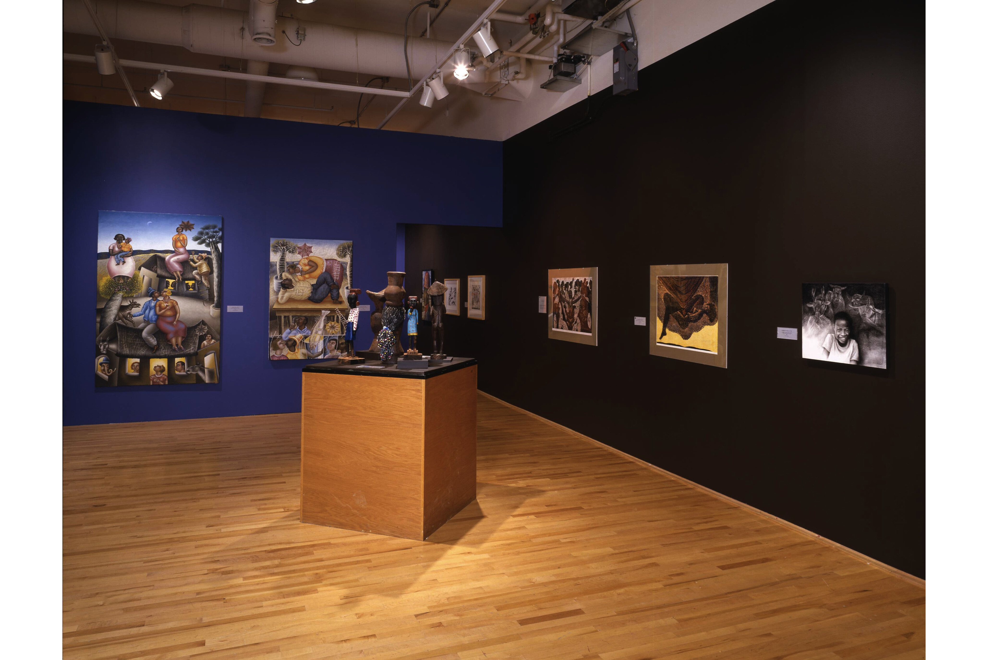 Eight paintings on the walls and five sculptures on a podium in the middle of the gallery visible from wide angle